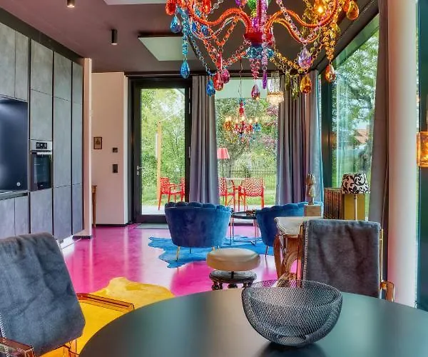 Mit Pool Little King, Little Dagobert Daire